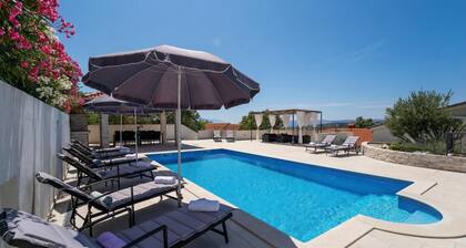 Pool House Edita