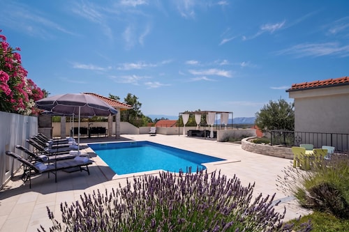 Pool House Edita