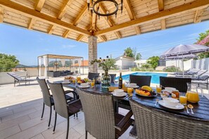Outdoor dining - Pool House Edita (Bribir)