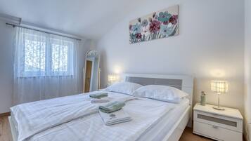 Family House, Multiple Bedrooms, Mountainside (Pool House Edita) | 4 bedrooms, free WiFi, bed sheets