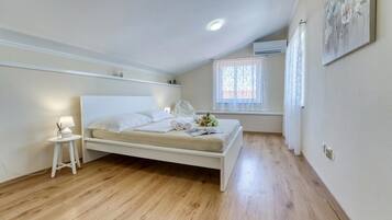 Family House, Multiple Bedrooms, Mountainside (Pool House Edita) | 4 bedrooms, free WiFi, bed sheets