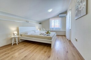 4 bedrooms, free WiFi, bed sheets