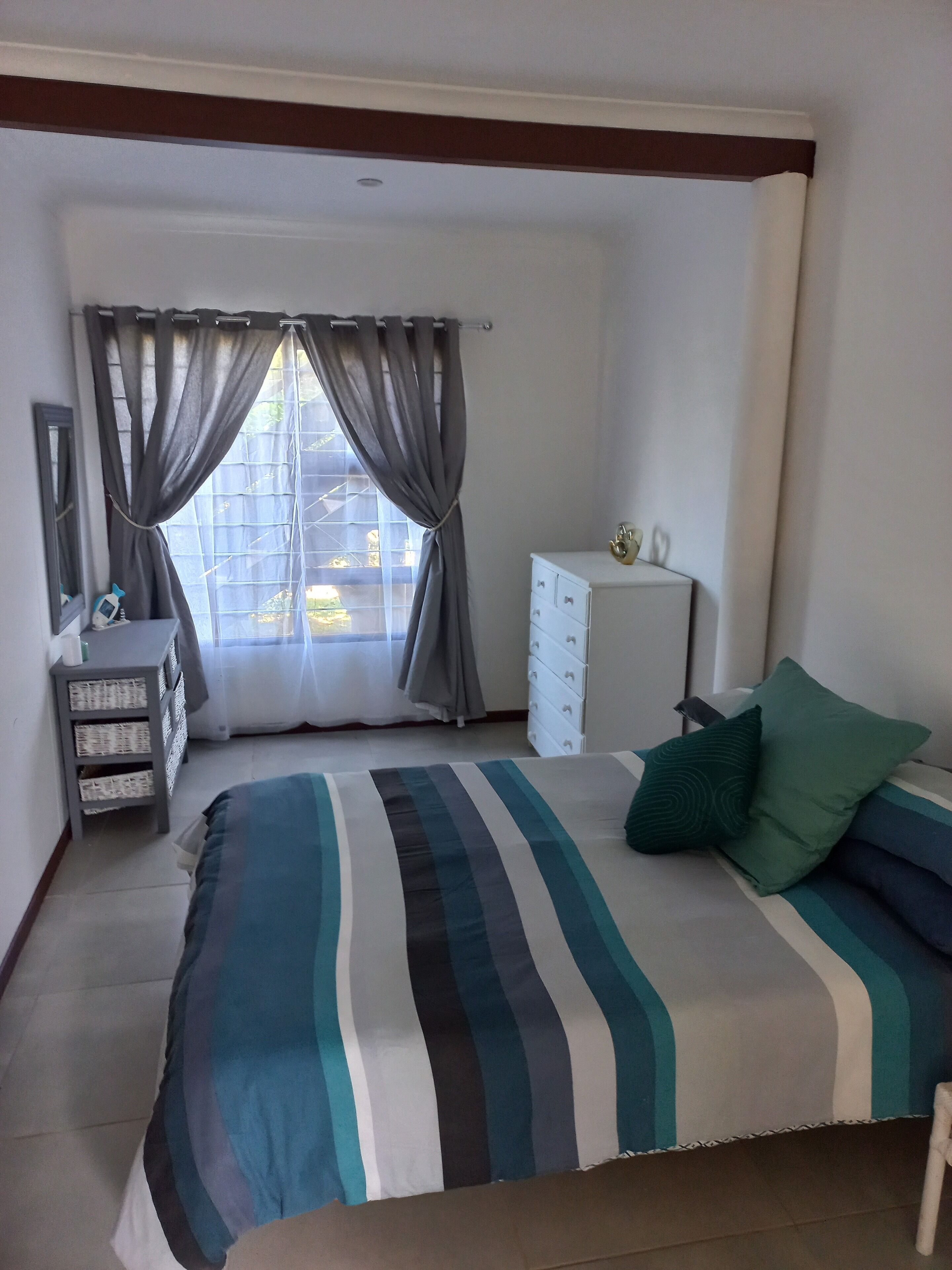 4 dormitorios, tabla de planchar con plancha, wifi y ropa de cama