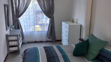 4 habitaciones, tabla de planchar con plancha, wifi y ropa de cama