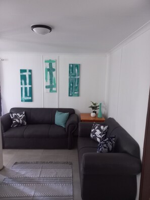 Living area - Private,Self checkout, 800m from the beach and Attractions (Jeffreys Bay)