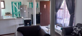 Private,Self checkout, 800m from the beach and Attractions