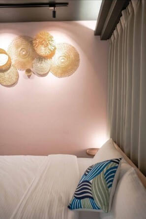 精品双人房 | 办公桌、免费 WiFi