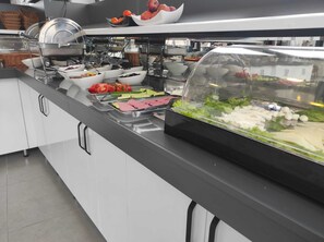 Free daily buffet breakfast  - Hotel Esve Istanbul (Istanbul)