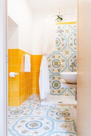 Dusche, Haartrockner, Bidet, Handtücher