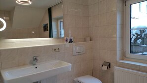 Hair dryer, towels, soap, toilet paper - Fewo "zur Nagelfluh", Oberstaufen/steibis (Oberstaufen)