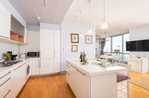 Apartment, 1 Bedroom, Balcony, Garden View | Interior