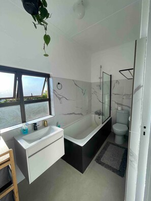 อพาร์ทเมนท์, 1 ห้องนอน, วิวสวน | ห้องน้ำ