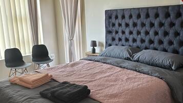 Deluxe Apartment | In-room safe, free WiFi, bed sheets