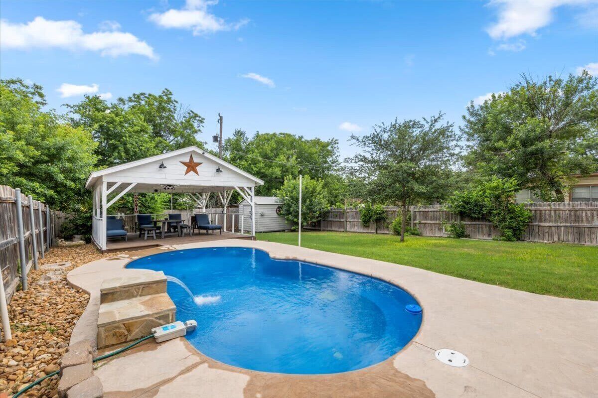 La Nina - Charming 3BR Bungalow w Awesome Pool!