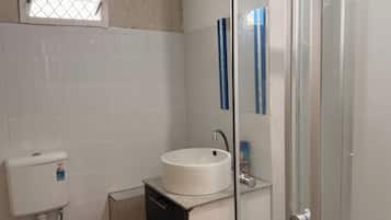 Douche, serviettes fournies