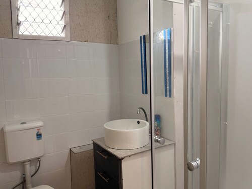 Studio Sleeps 2 With Free Parking