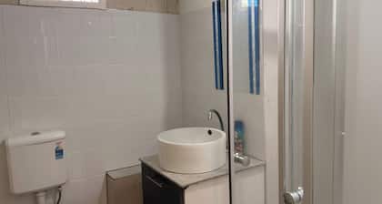 Studio Sleeps 2 With Free Parking