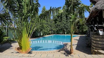 Hồ bơi ngoài trời