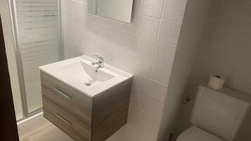 Towels, soap, shampoo, toilet paper