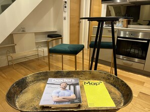 Frigorífic, microones, forn i placa de cuina