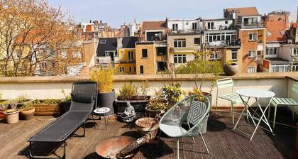 Cozy, spacious & rooftop terrace 2 bedrooms, 2 bathrooms next to Tour et Taxis