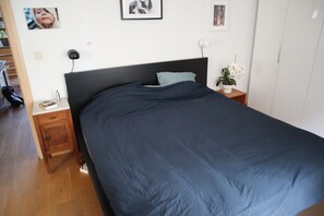 2 makuuhuonetta, silitysrauta/-lauta, Wi-Fi, vuodevaatteet