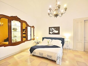 Superior Apartment | Egyptian cotton sheets, premium bedding, down duvets, in-room safe - Palazzo Rodio (Ostuni)