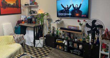 3Mins from Salahuddin Train Station
10mins from DXB Airport