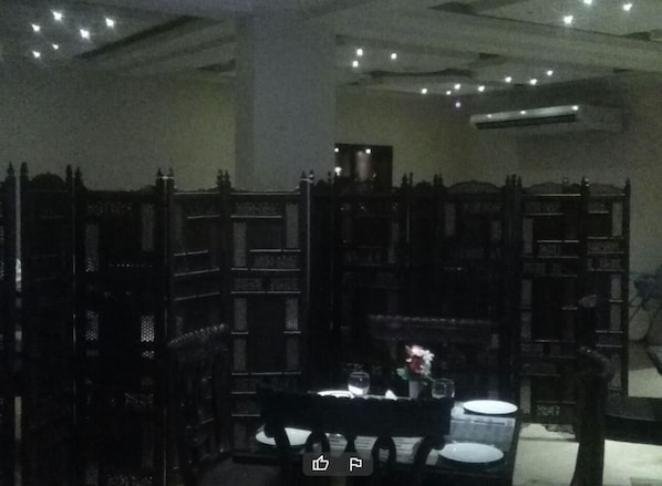 Restaurant - Decent Lodges Hotel (Sukkur)