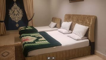 Deluxe Double Room | Iron/ironing board, free WiFi