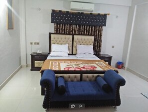 Deluxe Double Room | Iron/ironing board, free WiFi - Decent Lodges Hotel (Sukkur)