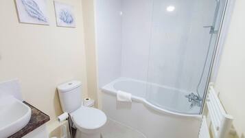 Apartment | Bathroom | Shower, hair dryer, towels