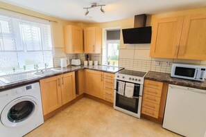 Apartment | Private kitchen - Captivating 1-bed Apartment in Stroud (Stroud)