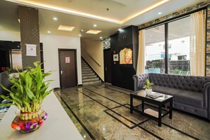 Coin salon dans le hall