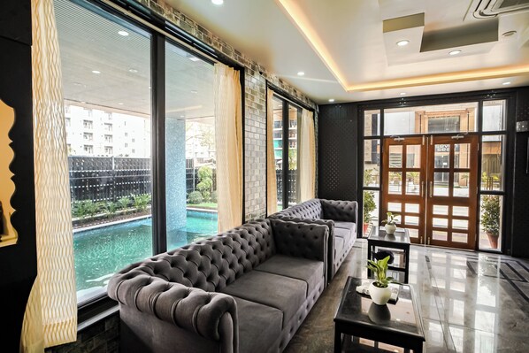 Coin salon dans le hall