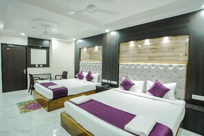 Family Room | Hypo-allergenic bedding, minibar, desk, soundproofing