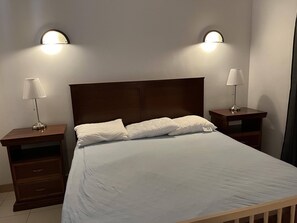 2 bedrooms, travel cot, free WiFi, bed sheets - Stylish spacious apartment, fully equipped - walking distance to beach (Santa Maria)