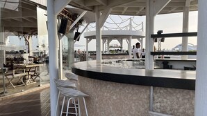 بار (في  المنشاة)