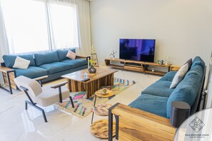 TV connectée, livres, médiathèque, vidéothèque