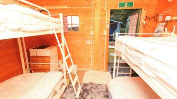 Cottage Familial | Rideaux occultants, draps fournis