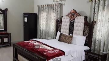 Chambre Double Deluxe | Chambres insonorisées, fer et planche à repasser, Wi-Fi gratuit