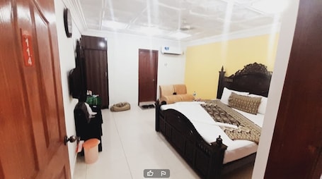 Deluxe Double Room | Soundproofing, iron/ironing board, free WiFi