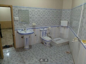 Deluxe Double Room | Bathroom