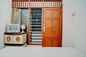 Basic Double Room | 1 bedroom, laptop workspace, free WiFi, bed sheets