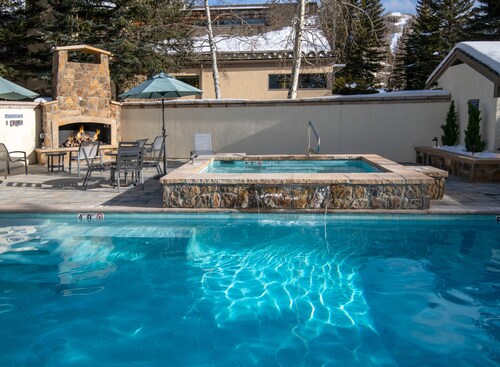Villa Cortina | Steps to Vail Village | Hot Tub