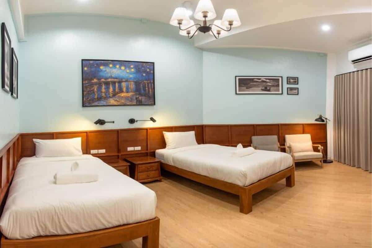 1 bedroom, memory-foam beds, desk, laptop workspace