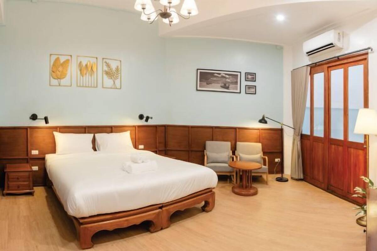 Memory-foam beds, desk, laptop workspace, free WiFi