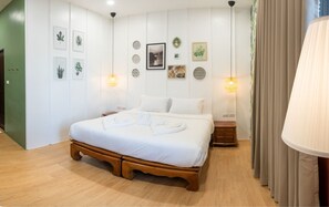 Superior Room, 1 King Bed, City View