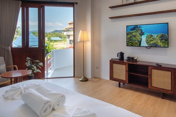 Superior Room, 1 King Bed, City View | Memory foam beds, desk, laptop workspace, free WiFi - Bania Boutique House (Takua Pa)