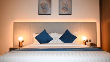 Caja de seguridad en la habitación, escritorio y cortinas blackout